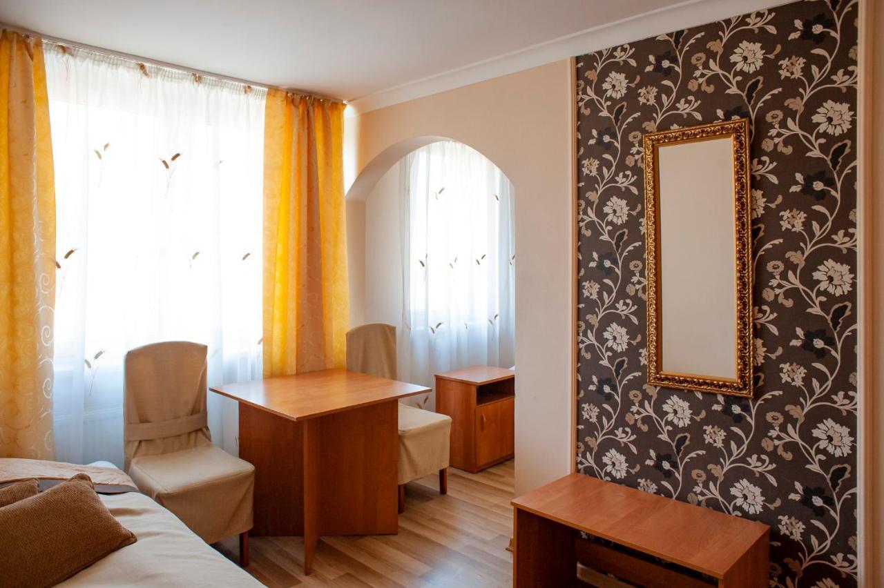 Hotel Livia Wolomin Luaran gambar