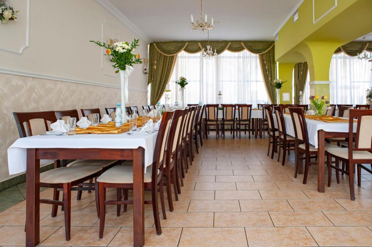 Hotel Livia Wolomin Luaran gambar
