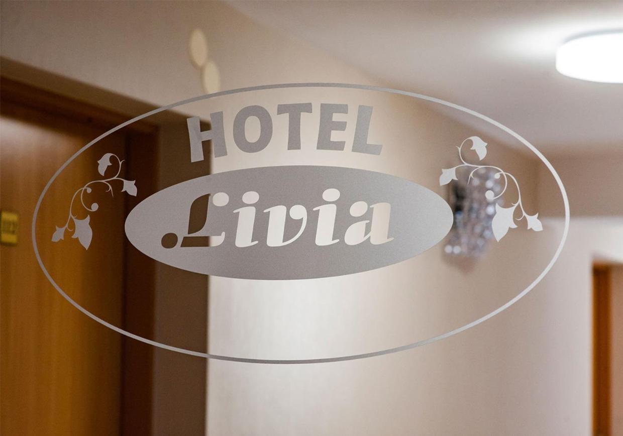 Hotel Livia Wolomin Luaran gambar