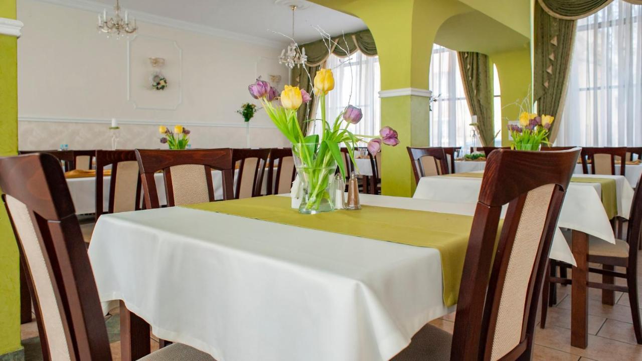 Hotel Livia Wolomin Luaran gambar