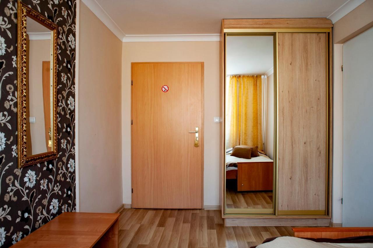 Hotel Livia Wolomin Luaran gambar