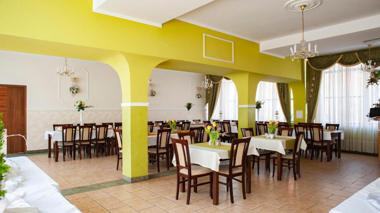 Hotel Livia Wolomin Luaran gambar