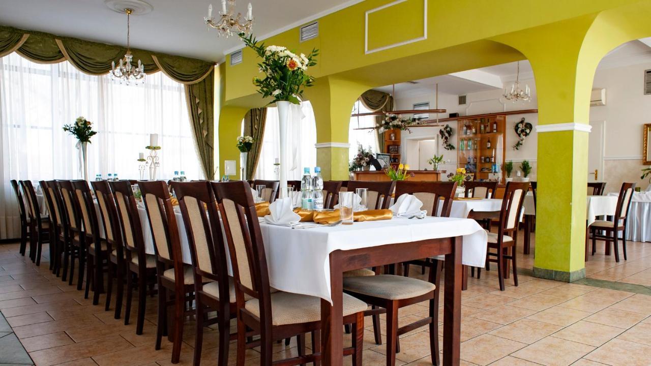 Hotel Livia Wolomin Luaran gambar