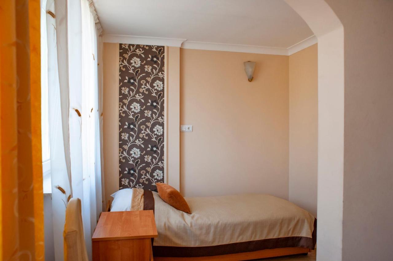 Hotel Livia Wolomin Luaran gambar