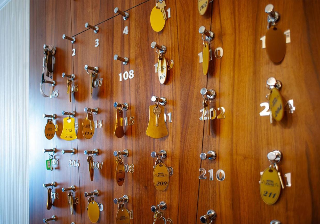 Hotel Livia Wolomin Luaran gambar